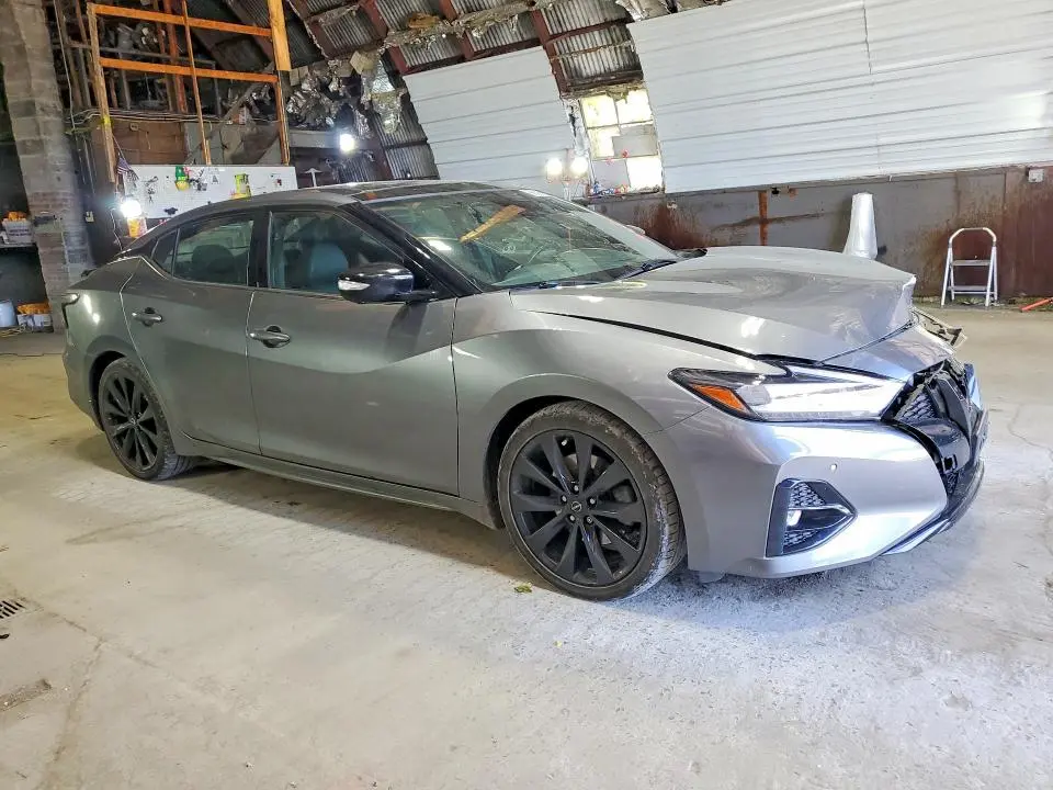 2023 NISSAN MAXIMA SR  