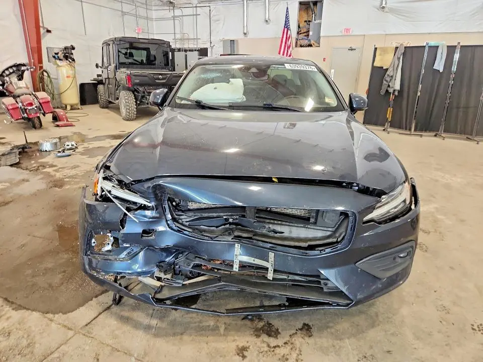 2021 VOLVO S60 T5 MOMENTUM  