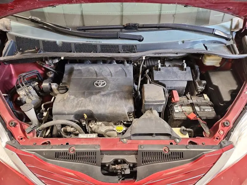 2015 TOYOTA SIENNA LE  
