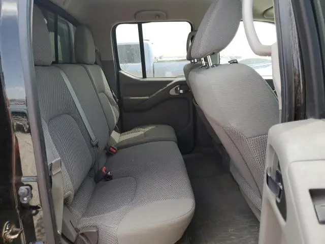 2015 NISSAN FRONTIER SV  