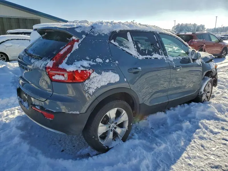 2020 VOLVO XC40 T5 MOMENTUM  