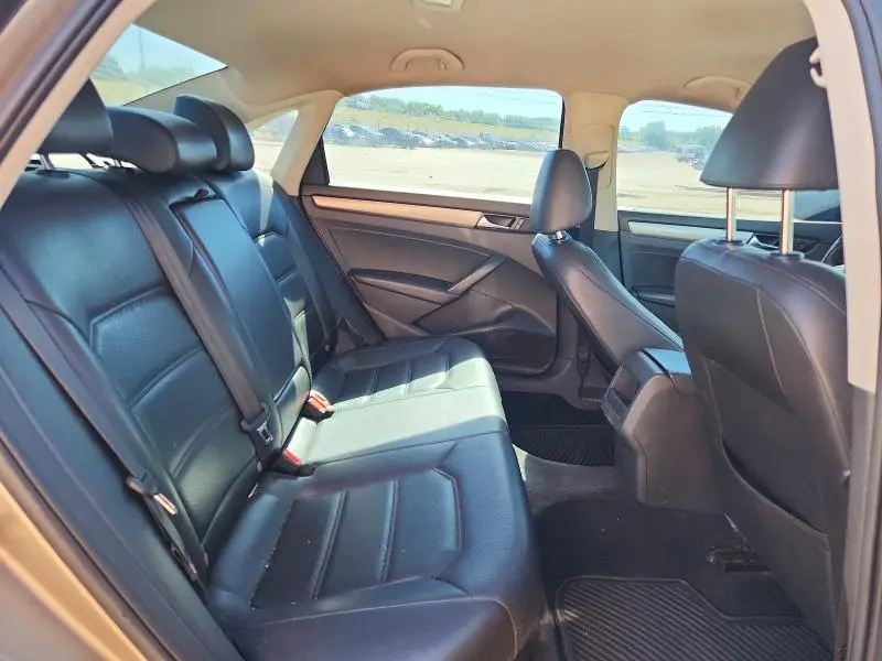 2015 VOLKSWAGEN PASSAT S  