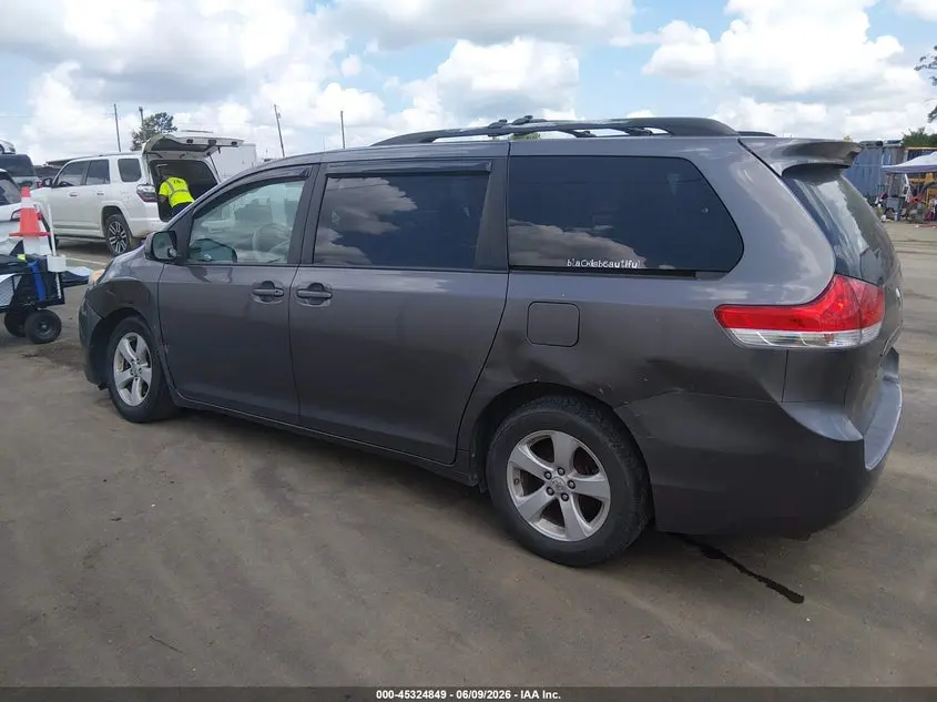2011 TOYOTA SIENNA LE V6