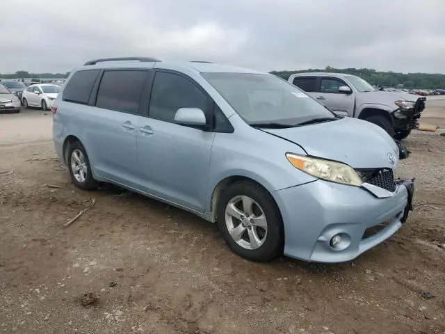 2016 TOYOTA SIENNA LE  