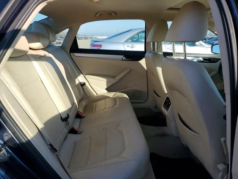 2013 VOLKSWAGEN PASSAT SE  