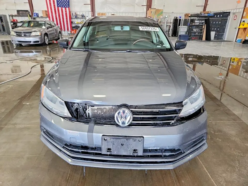 2016 VOLKSWAGEN JETTA SE  