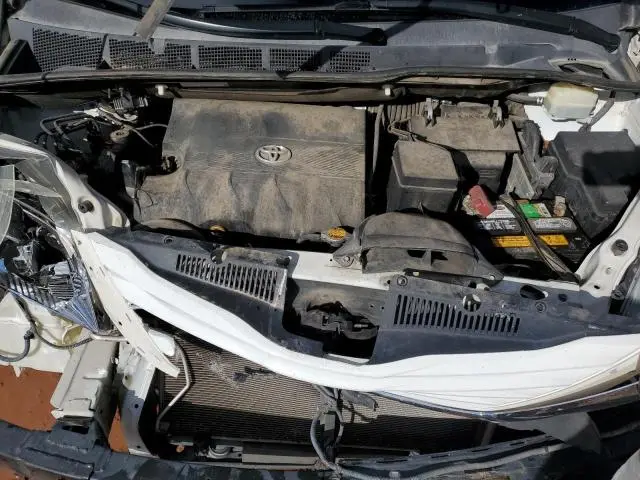 2016 TOYOTA SIENNA LE  