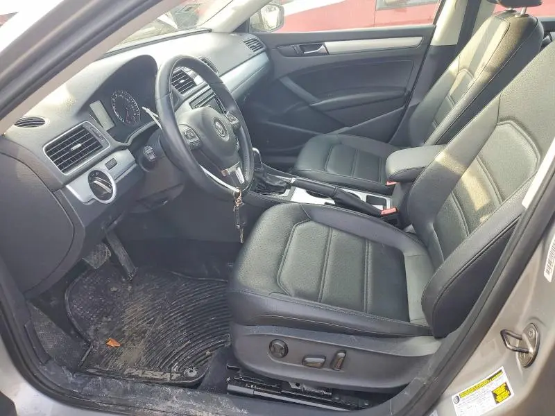 2013 VOLKSWAGEN PASSAT SE  