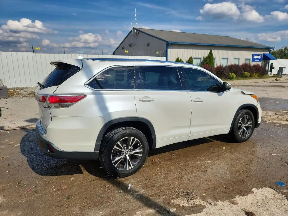 2016 TOYOTA HIGHLANDER XLE  