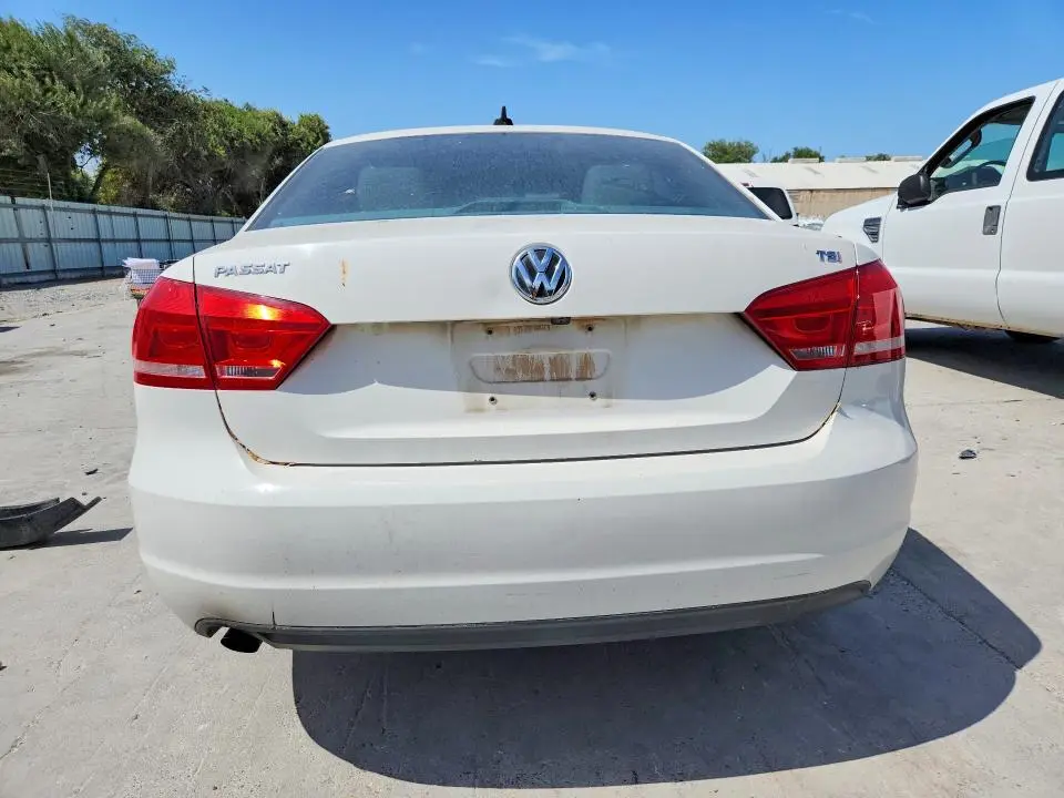2015 VOLKSWAGEN PASSAT S  