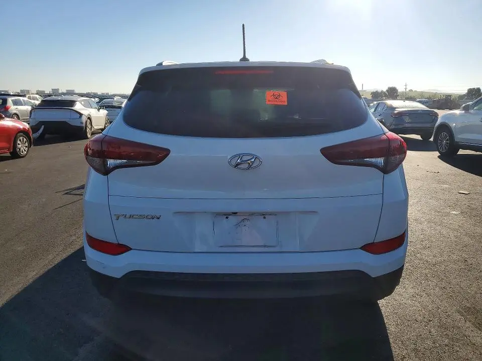 2016 HYUNDAI TUCSON SE  
