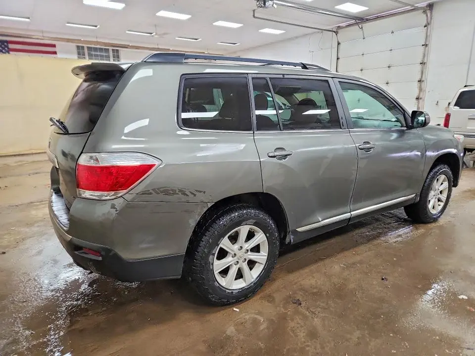 2011 TOYOTA HIGHLANDER BASE  