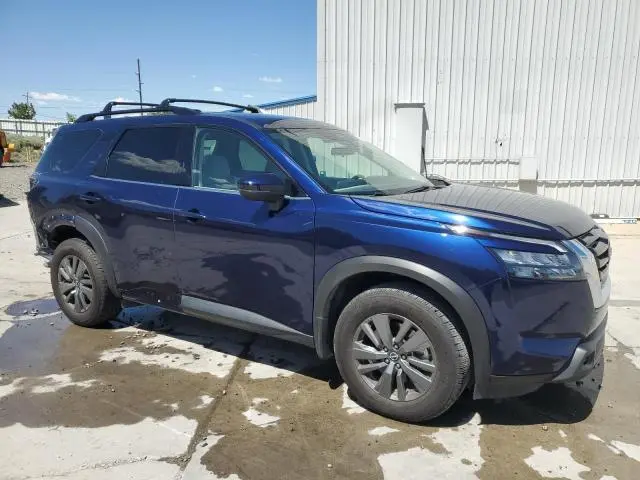 2023 NISSAN PATHFINDER SV  