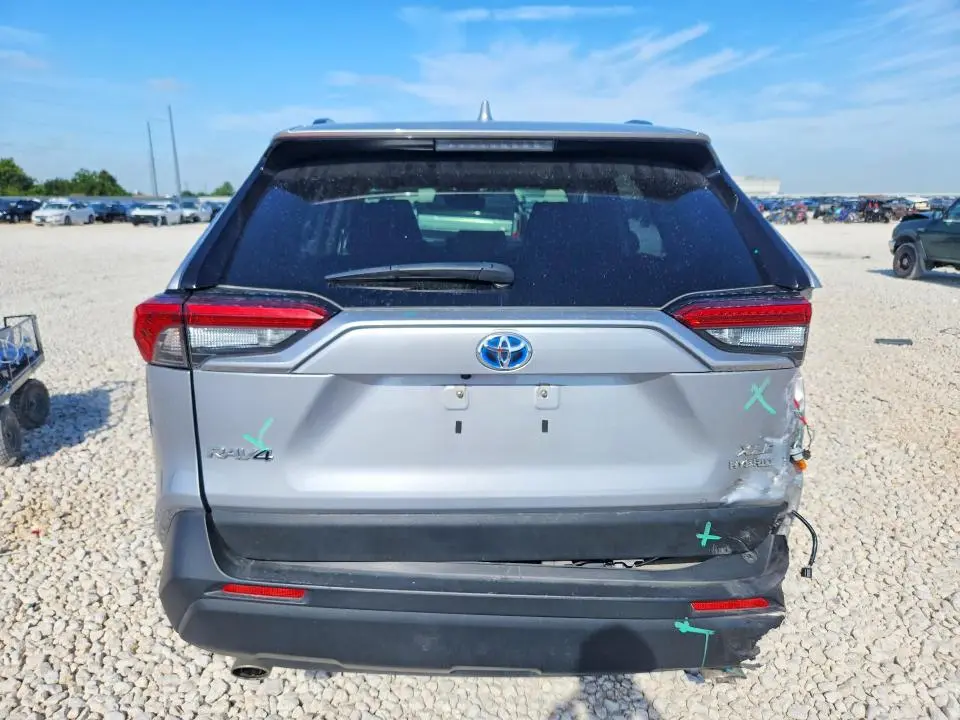 2022 TOYOTA RAV4 XLE  