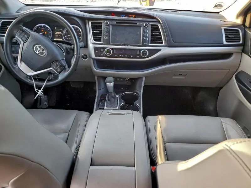 2018 TOYOTA HIGHLANDER SE  