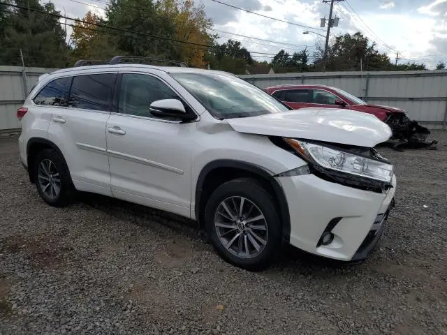 2018 TOYOTA HIGHLANDER SE  