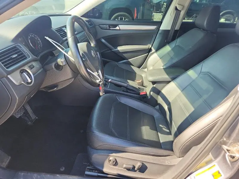 2015 VOLKSWAGEN PASSAT S  