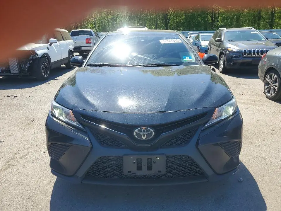2020 TOYOTA CAMRY SE  