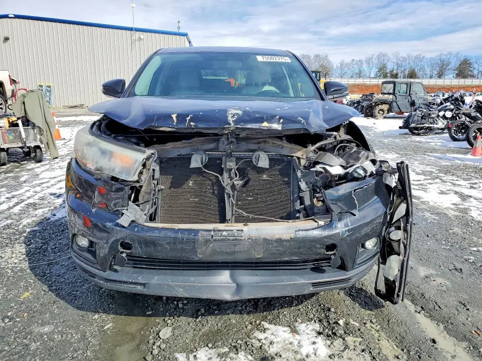 2015 TOYOTA HIGHLANDER LE  