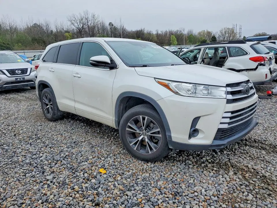 2018 TOYOTA HIGHLANDER LE  