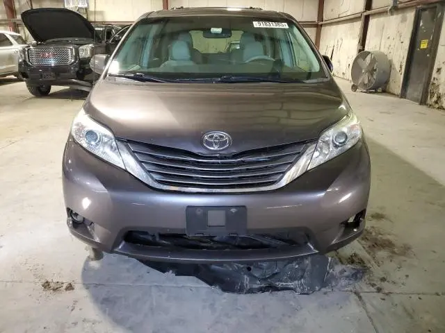 2013 TOYOTA SIENNA XLE  