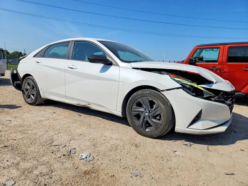 2021 HYUNDAI ELANTRA SEL  