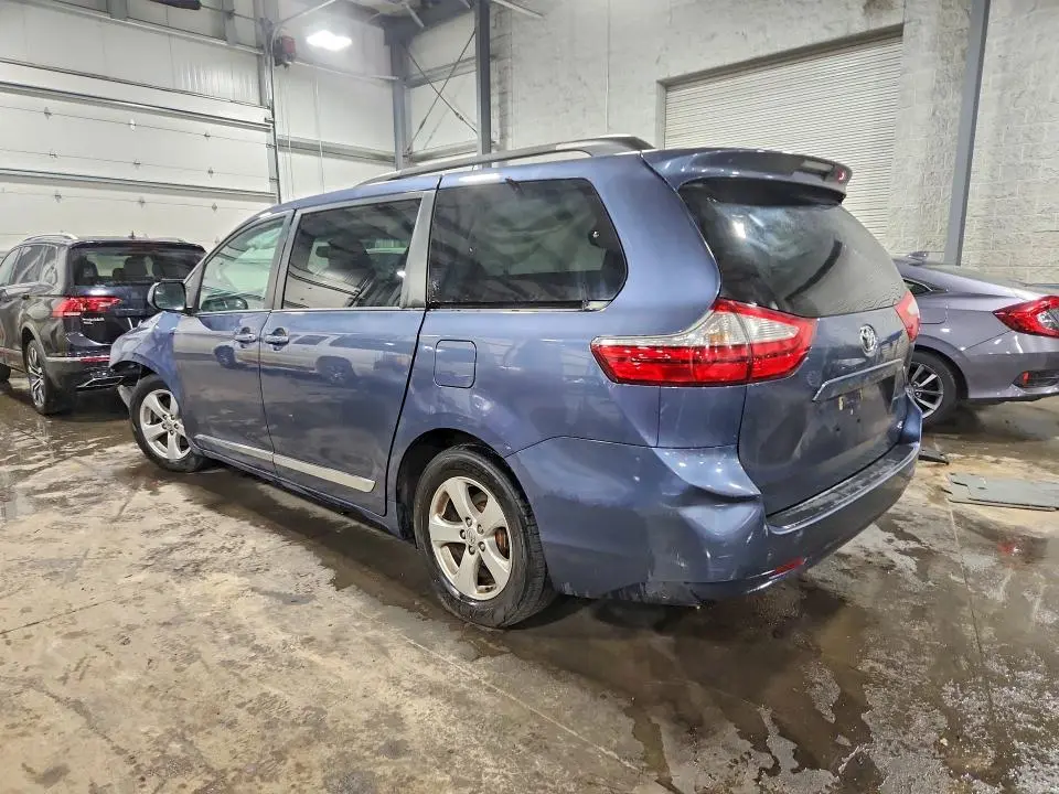 2016 TOYOTA SIENNA LE  
