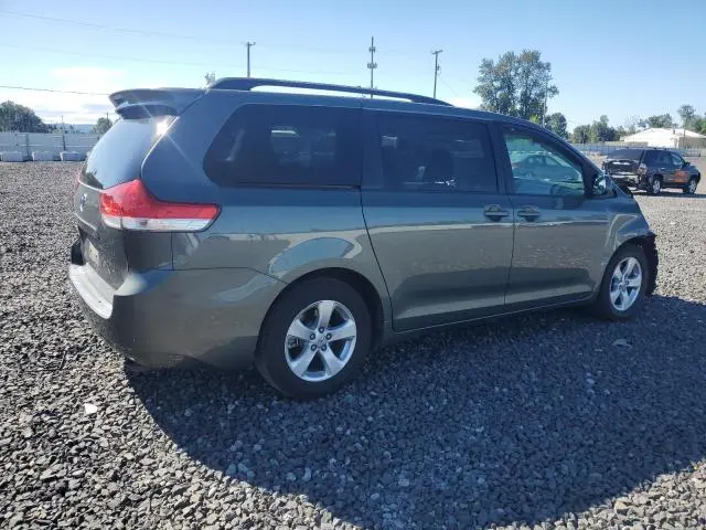 2014 TOYOTA SIENNA LE  