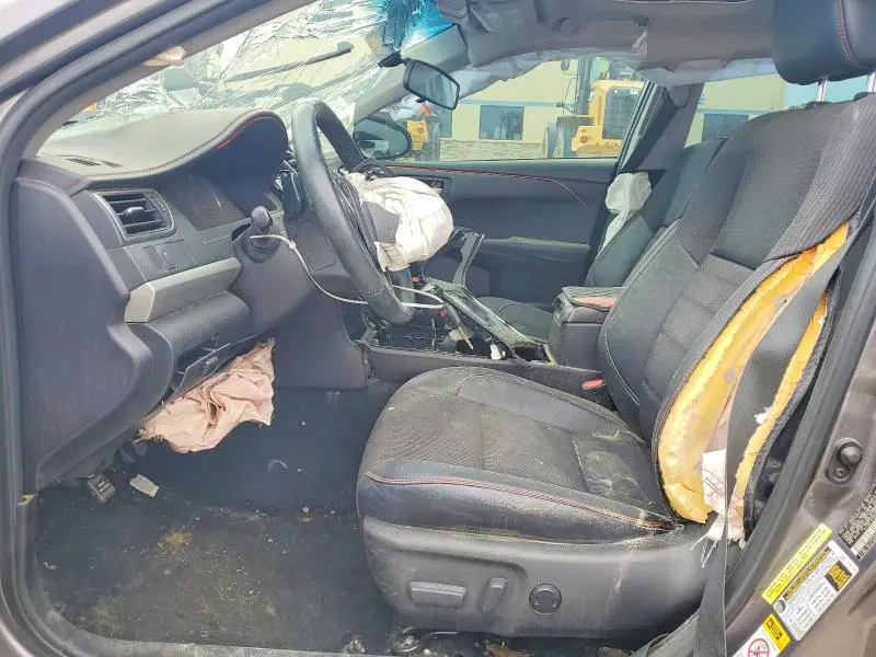 2016 TOYOTA CAMRY SE  