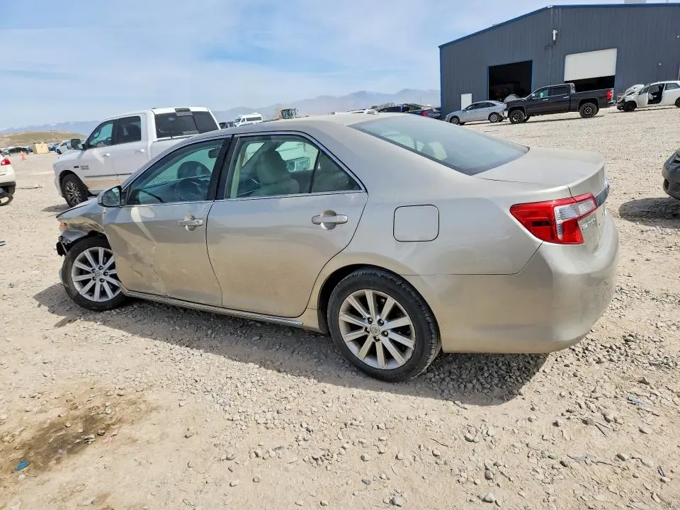 2014 TOYOTA CAMRY XLE  