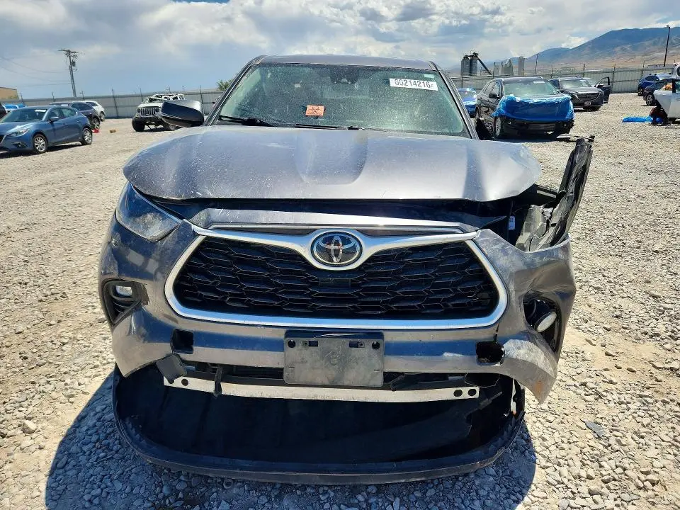 2022 TOYOTA HIGHLANDER LE  