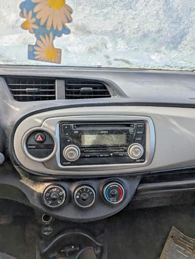 2013 TOYOTA YARIS 5-DOOR L  