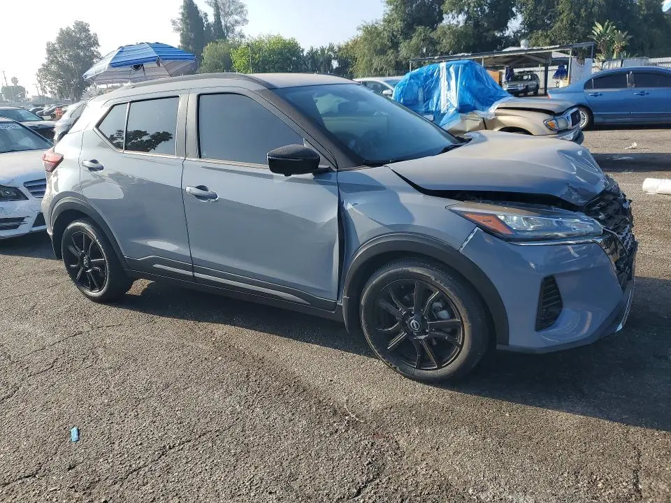 2024 NISSAN KICKS SR  