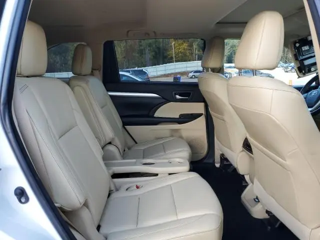 2018 TOYOTA HIGHLANDER SE  