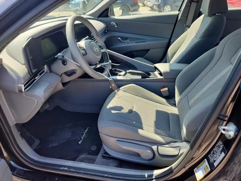 2024 HYUNDAI ELANTRA SE  