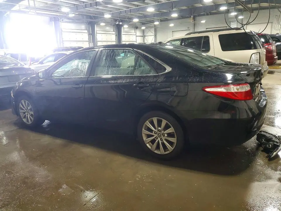 2015 TOYOTA CAMRY XLE  