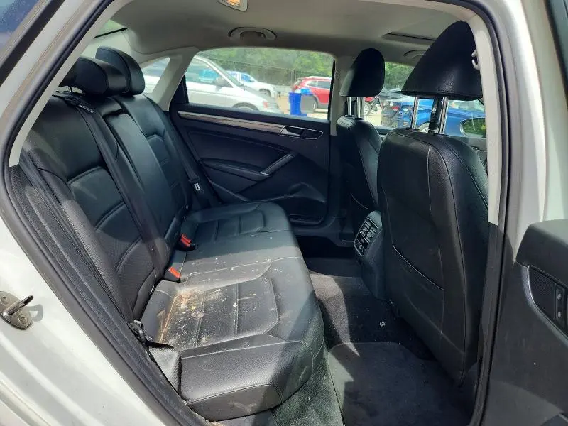 2017 VOLKSWAGEN PASSAT SE  