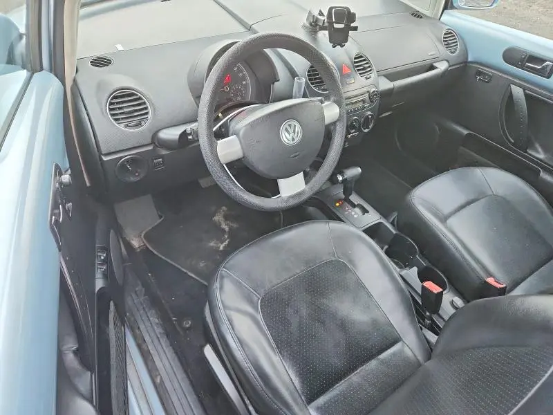 2010 VOLKSWAGEN NEW BEETLE   