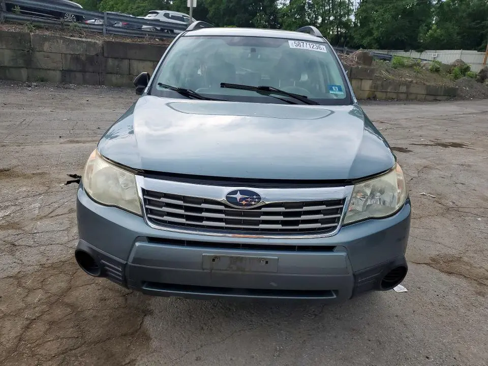 2010 SUBARU FORESTER XS  
