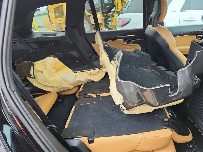 2017 VOLVO XC90 T6  