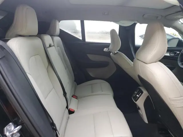 2021 VOLVO XC40 T5 MOMENTUM  