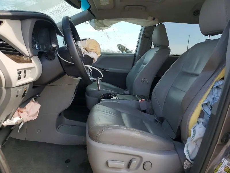 2015 TOYOTA SIENNA XLE PREMIUM 8-PASSENGER  