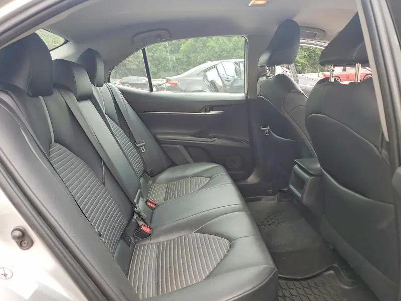 2018 TOYOTA CAMRY SE  