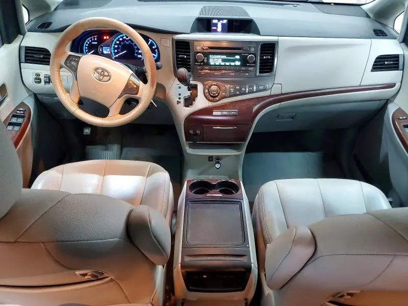 2013 TOYOTA SIENNA XLE 8-PASSENGER  