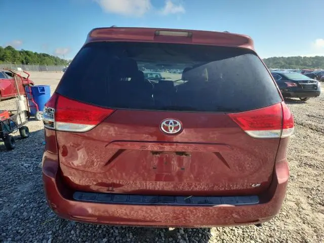 2013 TOYOTA SIENNA LE  
