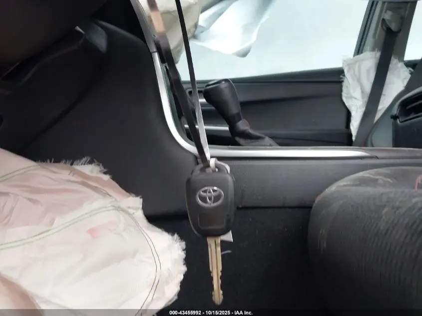 2016 TOYOTA CAMRY SE