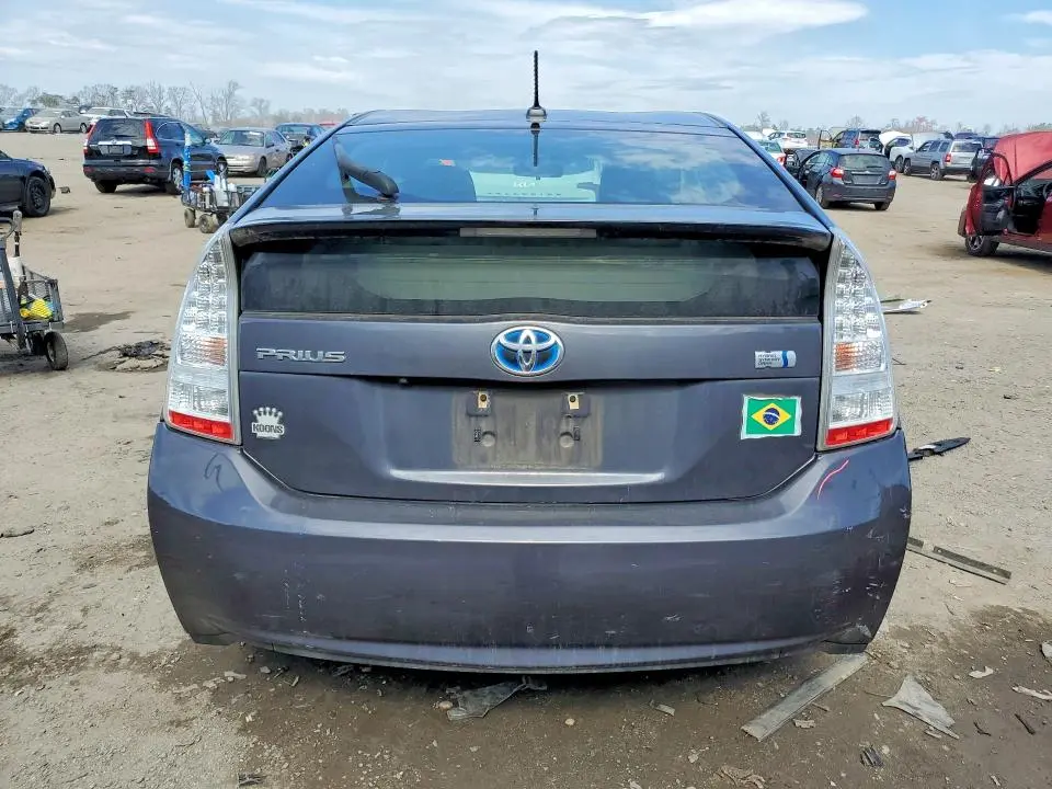 2011 TOYOTA PRIUS THREE  