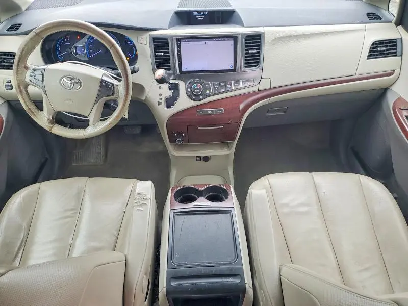 2014 TOYOTA SIENNA XLE 8-PASSENGER  