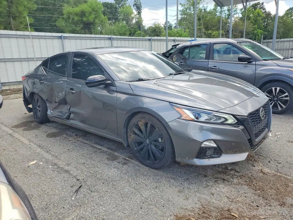 2022 NISSAN ALTIMA SR  