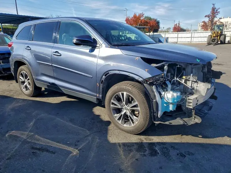 2019 TOYOTA HIGHLANDER LE  